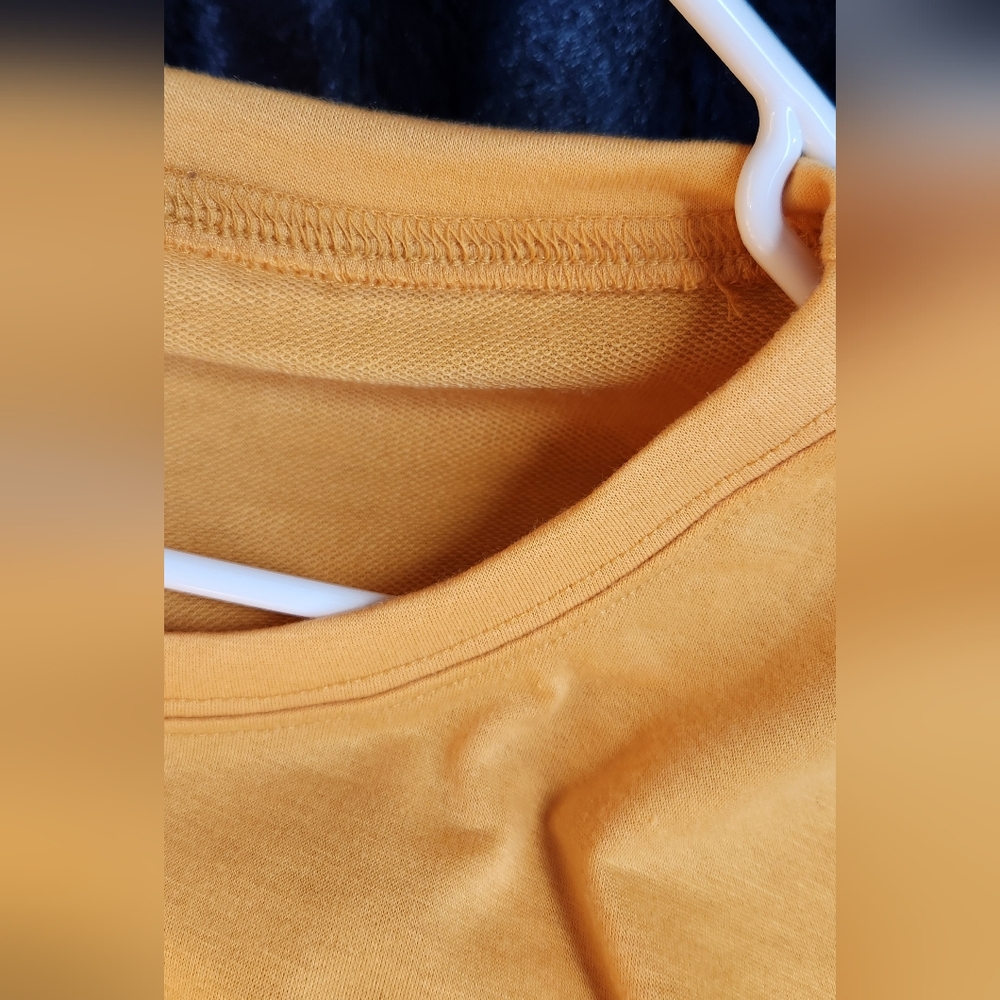 Yellowstone Dutton Ranch Graphic Sweatshirt - Picture 3 of 4